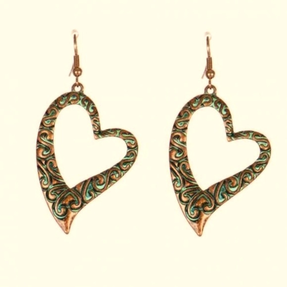 Lucky You' Rustic Green Filigree Heart Fish Hook Retro Dangle Earrings - Picture 2 of 2